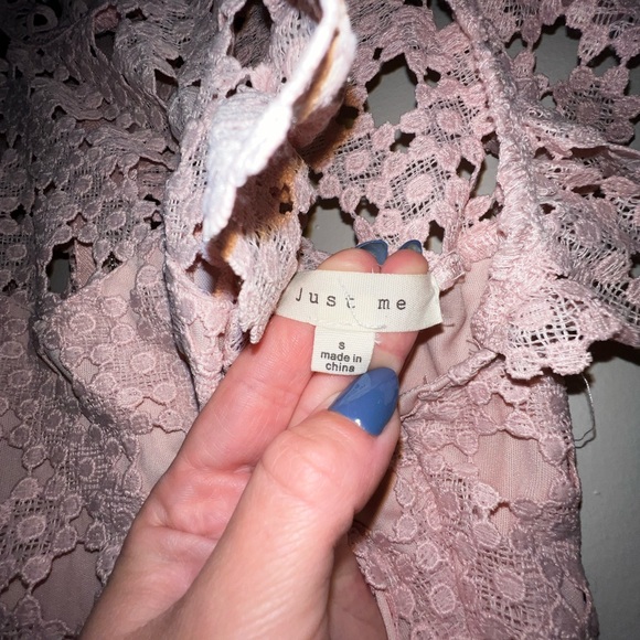 Lace dress with ruffle sleeves and hem - Picture 2 of 3